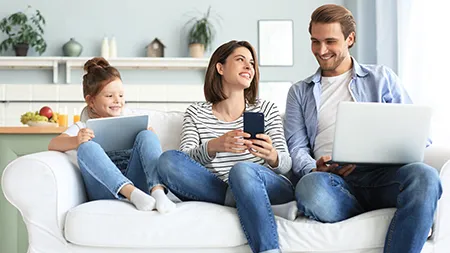 Famiglia naviga con EOLO